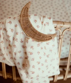 Couverture écrue fleurie rose