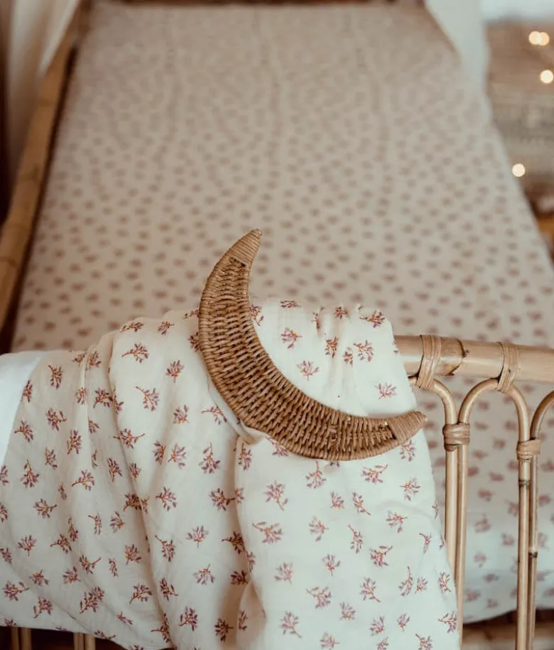 Couverture écrue fleurie rose