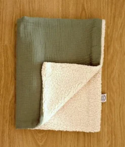 Couverture moumoute vert sauge
