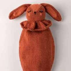 Doudou attache-tétine lapin terracota