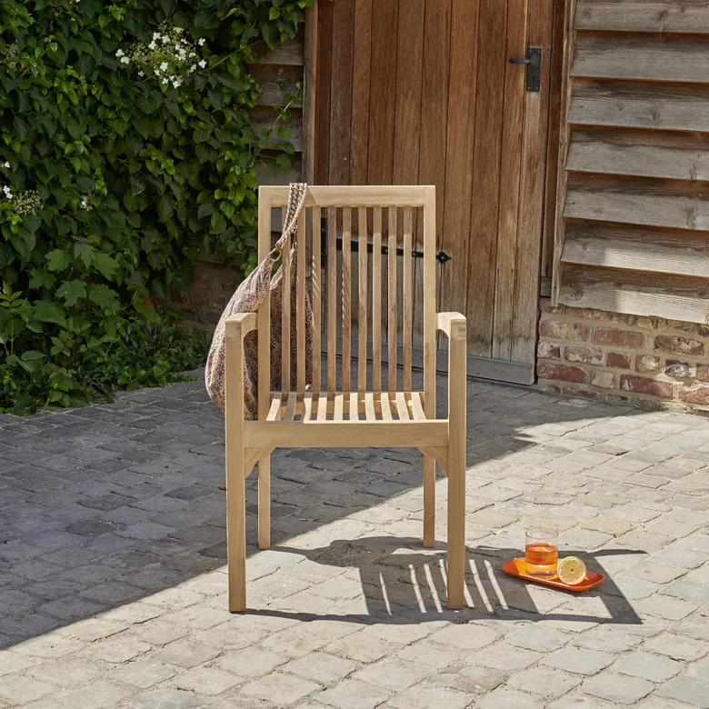 Fauteuil de jardin empilable en teck bru