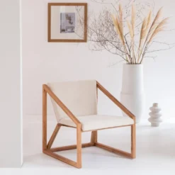 Fauteuil symétrique en bois de mindy