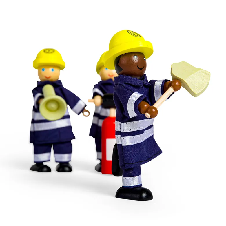 4 figurines de pompier en bois
