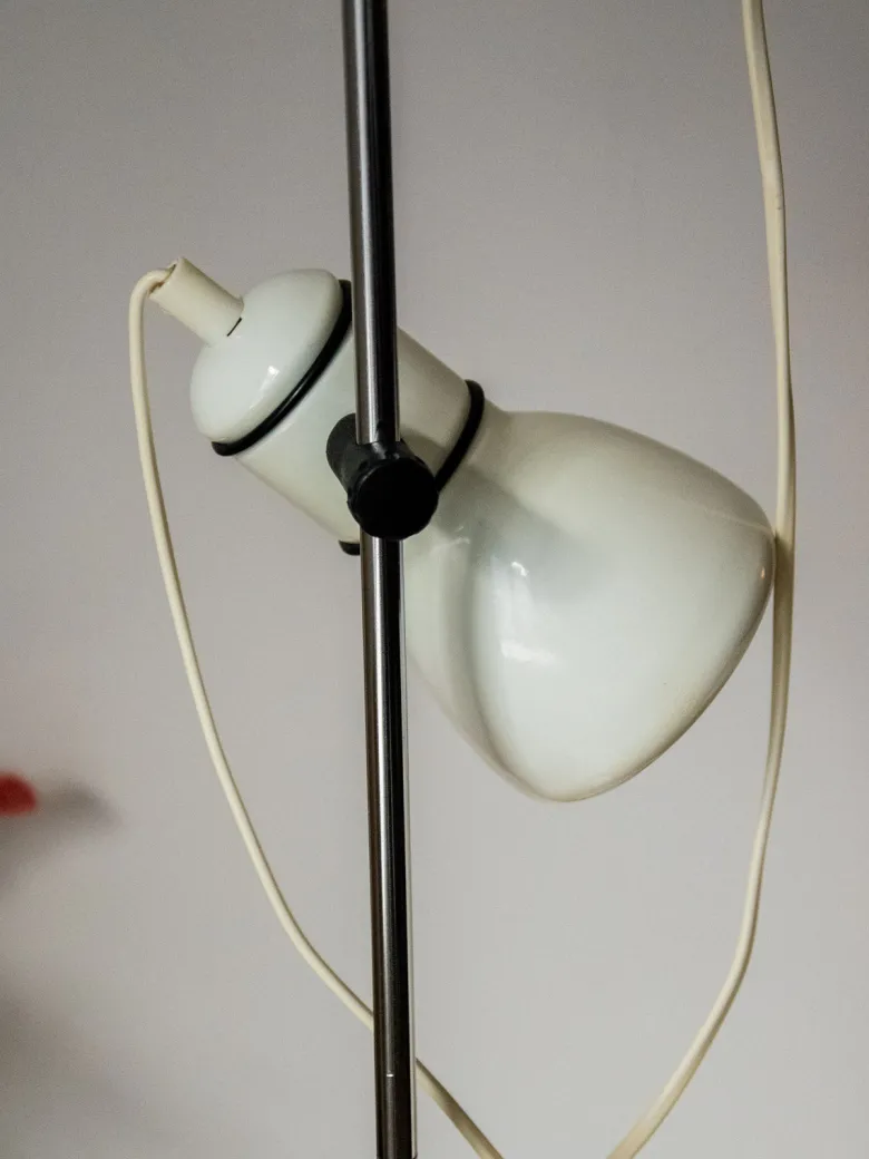 Grand lampadaire en métal blanc n°323