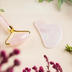 Gua sha et rouleau visage en quartz rose