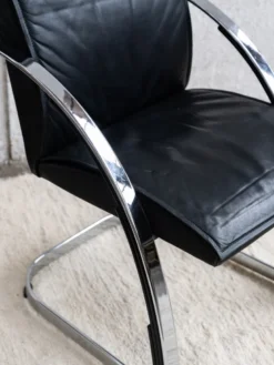 Jakob, le fauteuil en cuir n°76
