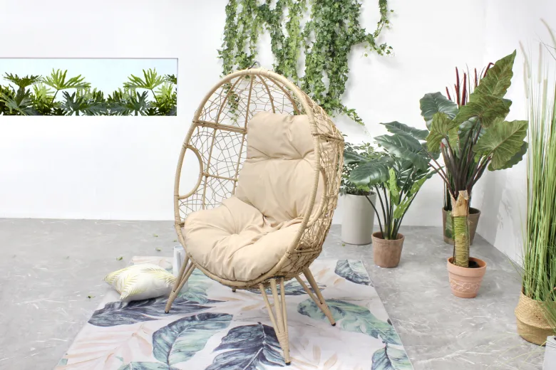 Jane fauteuil œuf sur pied en résine beige effet rotin