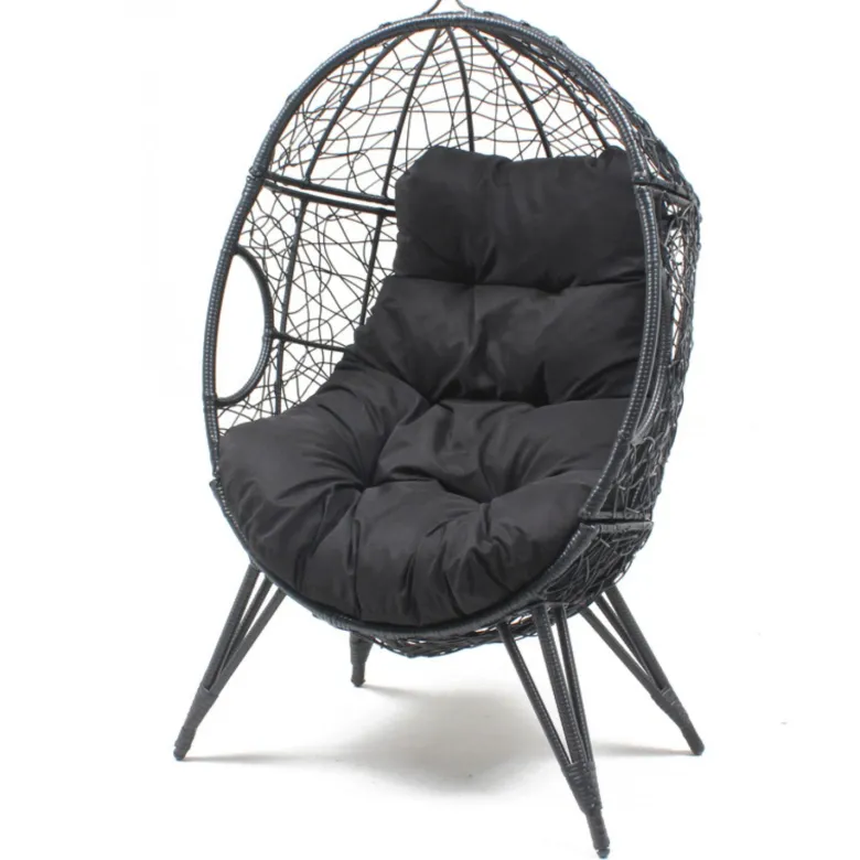 Jane fauteuil œuf sur pied en résine noir effet rotin