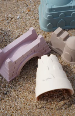 Jouet de sable et plage: château