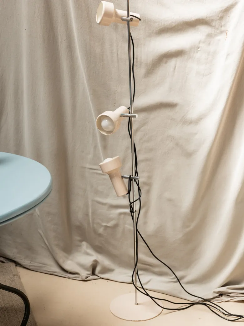 Julien, le lampadaire en plastique n°133