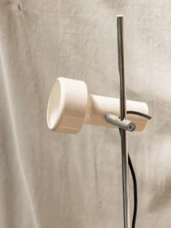 Julien, le lampadaire en plastique n°133