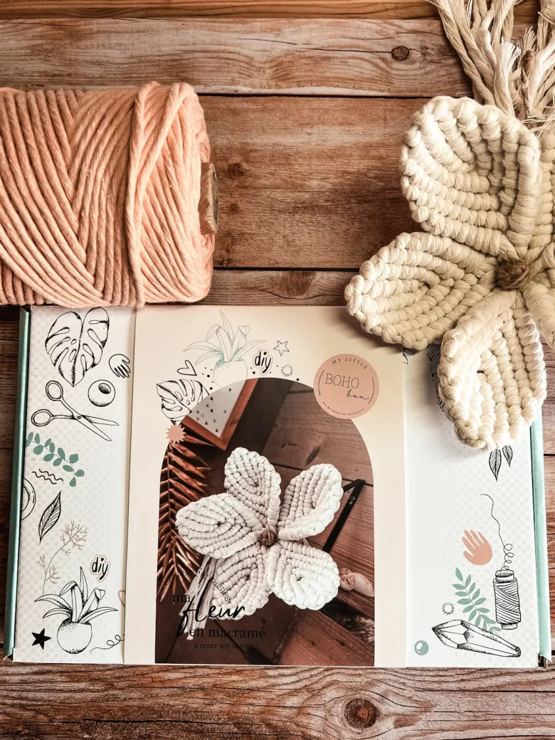 Kit diy fleur en macramé corail – déco murale bohème à créer soi même