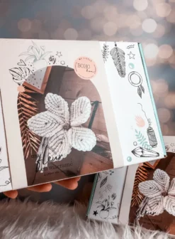 Kit diy fleur en macramé corail – déco murale bohème à créer soi même