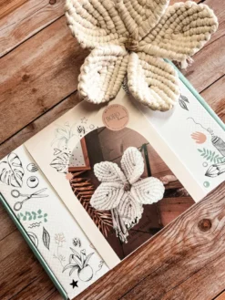 Kit diy fleur en macramé ecru – déco murale bohème à créer soi même