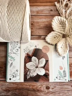 Kit diy fleur en macramé ecru – déco murale bohème à créer soi même
