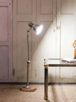Lampadaire en métal ajustable n°328