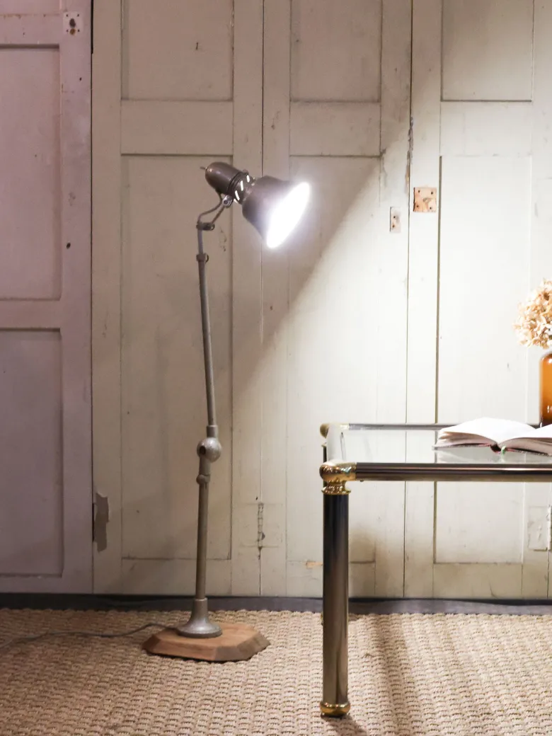 Lampadaire en métal ajustable n°328