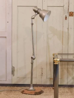 Lampadaire en métal ajustable n°328