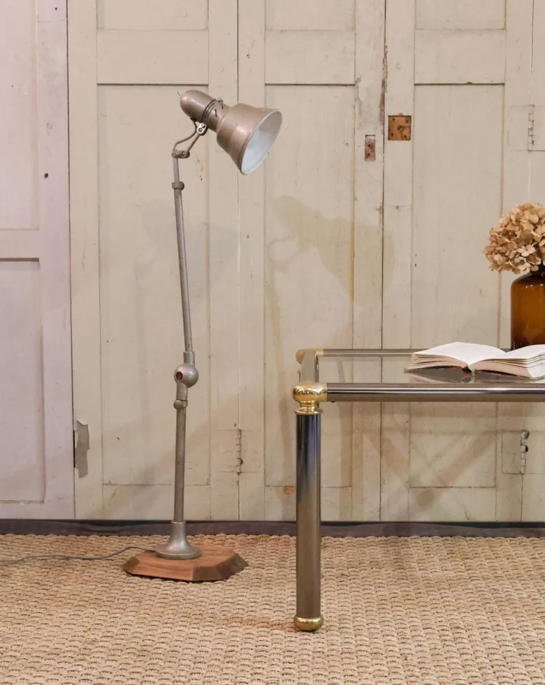 Lampadaire en métal ajustable n°328