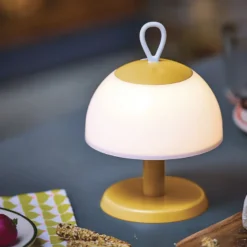 Lampe Joti nomade et rechargeable à poser ou à suspendre Jaune