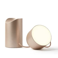 Lampe Orbe Lexon x Pantone Or rose