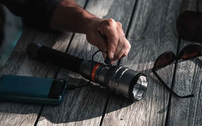 Lampe torche rechargeable davinci 12000