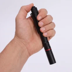 Lampe torche stylo LED rechargeable 300 lumens compacte avec clip