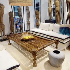 Lit ethiopien - table basse ethnique en bois et cuir