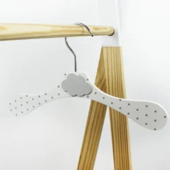 Lot de 10 cintres pour enfant