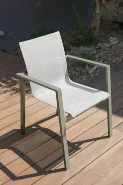 Lot de 2 fauteuils de jardin empilables en alu et toilee - kaki