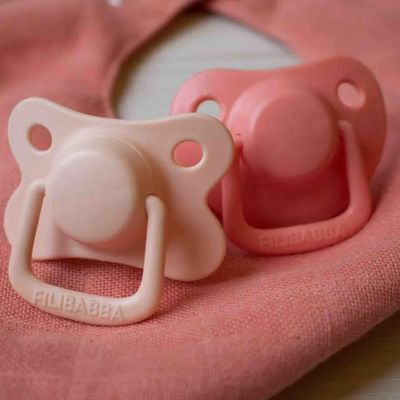 Lot 2 sucettes anatomique silicone 6m+