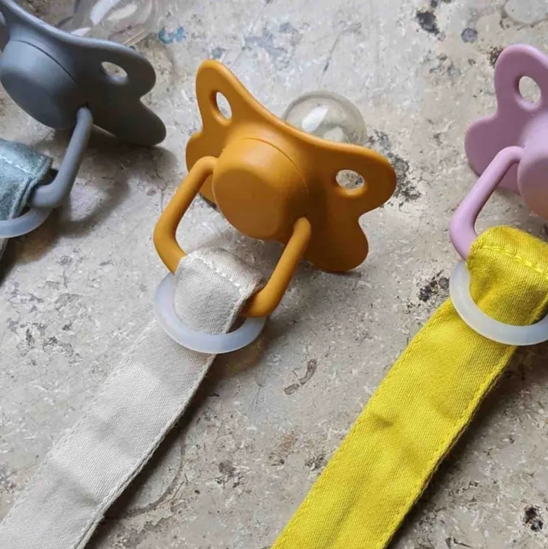 Lot 2 sucettes anatomique silicone 6m+