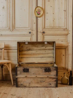 Lucienne, la malle en bois n°302
