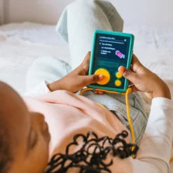 Lunii FLAM baladeur interactif avec coque de protection nomade et cordon