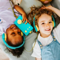 Lunii - pack voyage ma fabrique à histoires verte et son casque audio assorti