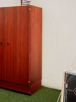 Magda, la petite armoire en teck n°144