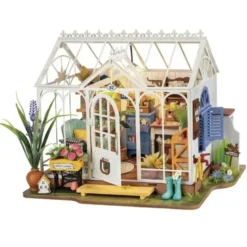 Maquette dreamy garden house