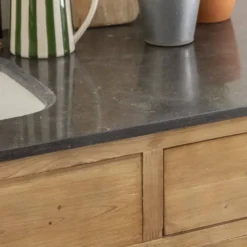 Meuble de cuisine en vieux pin