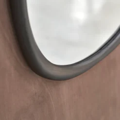 Miroir organique en mindi noir 75x60 cm