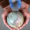 Mova globe terrestre antique vert