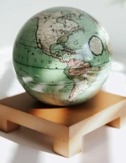 Mova globe terrestre antique vert