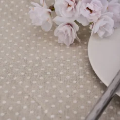 Nappe pique-nique à pois blancs