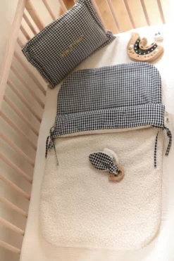 Nid d’ange bébé sherpa et carreaux vichy