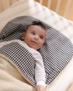 Nid d’ange bébé sherpa et carreaux vichy