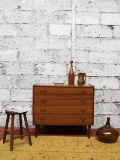 Olga, la commode en bois orangé n°409