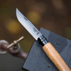 Opinel n°8 Black chêne
