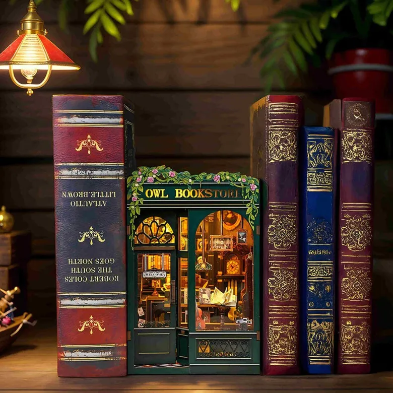 Owl bookstore - maquette booknook serre-livre