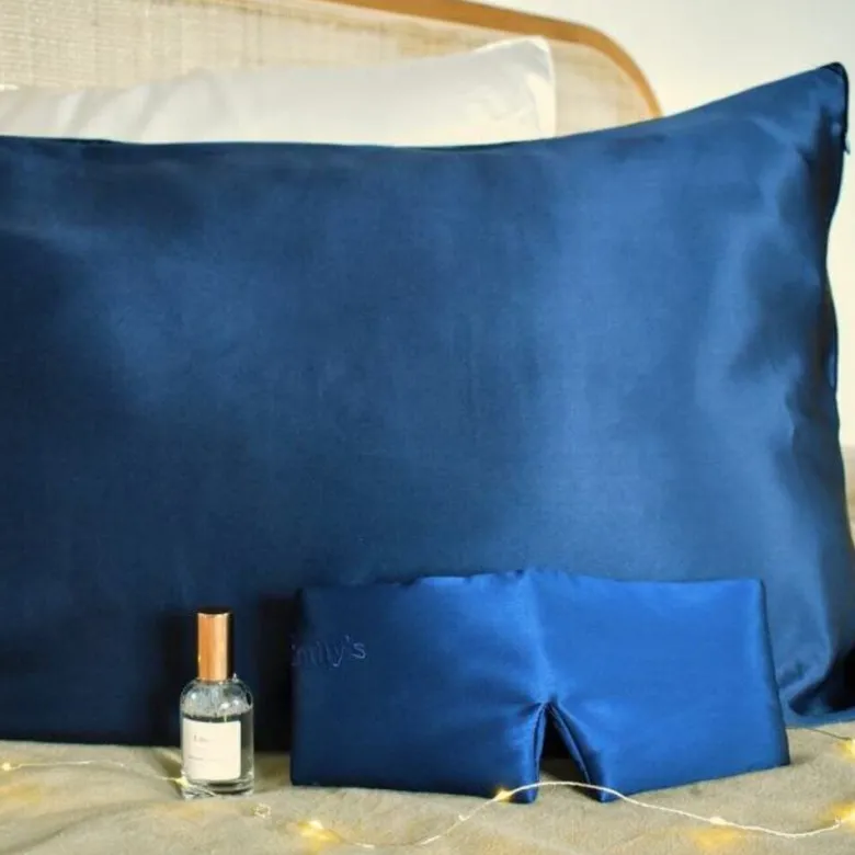 Pack sérénité - taie en soie, masque de nuit bandeau et brume d'oreiller Bleu foncé