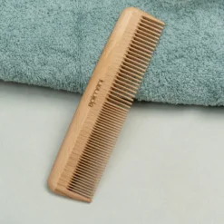 Peigne en bois à double dents