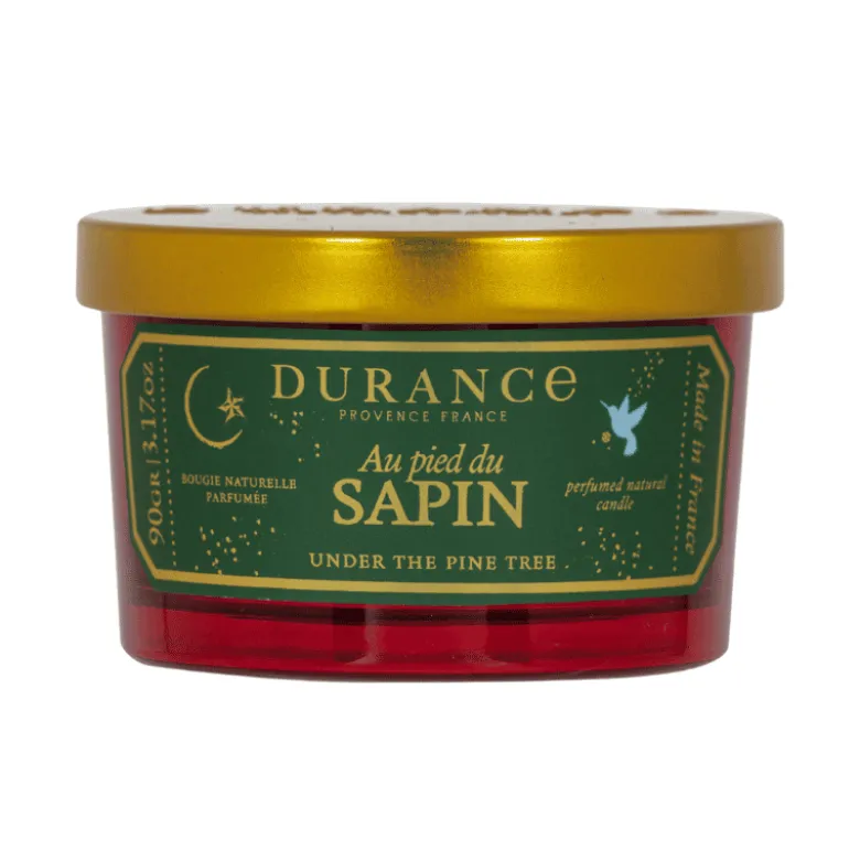 Petite bougie parfumée au pied du sapin